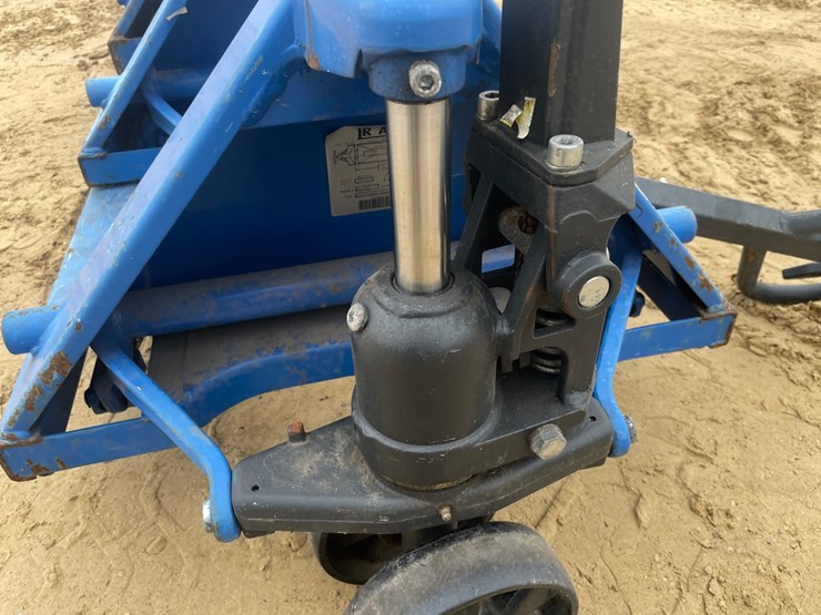 #3919-•-(3)-lift-rite-5,500-lbs.-pallet-jacks-image-15