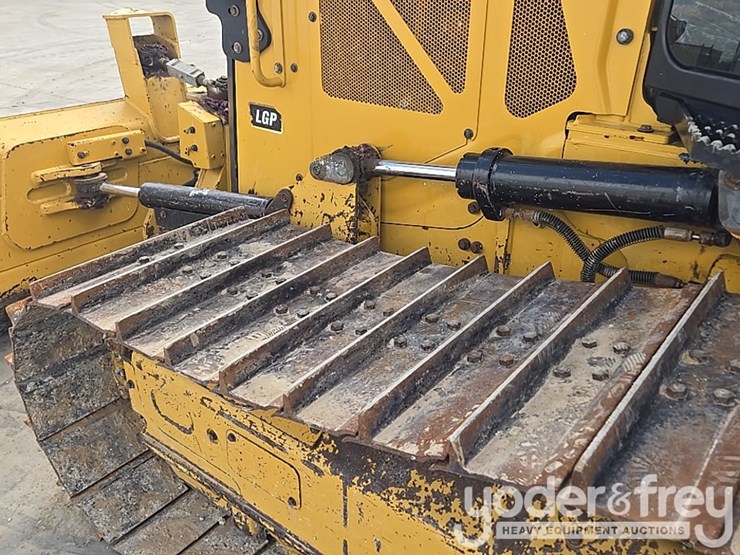 2021-caterpillar-d1-image-30