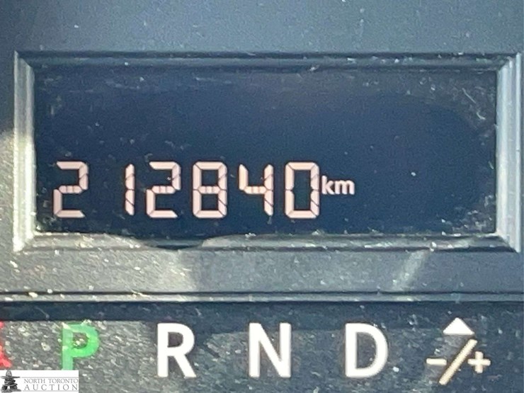 2014-dodge-grand-caravan-sxt-image-17