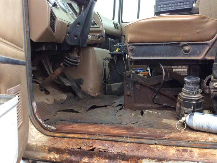 1990-ford-l8000-image-12