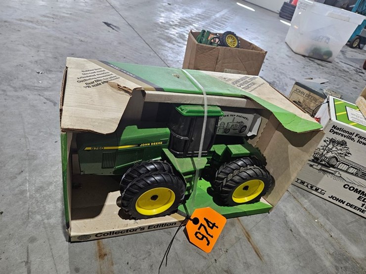 #974-•-john-deere-8760-1/16-scale-die-cast-4wd-tractor-image-5
