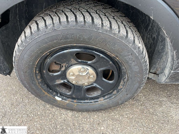 2017-ford-explorer-image-24