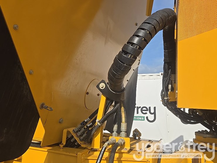 2022-deere-260e-image-38