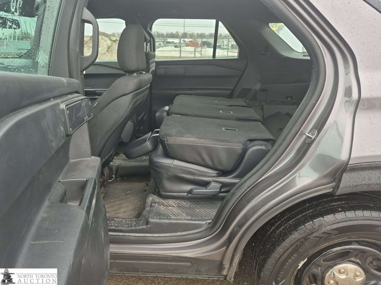 2020-ford-explorer-image-15