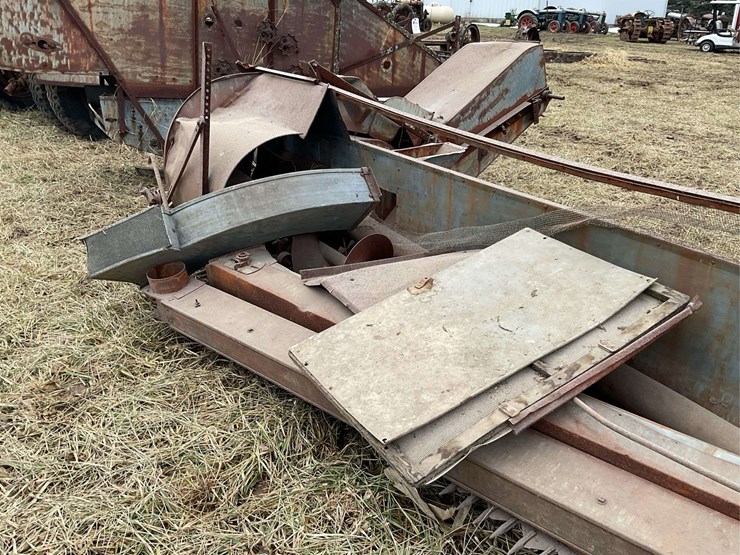 gleaner-fordson-mounted-combine-image-39