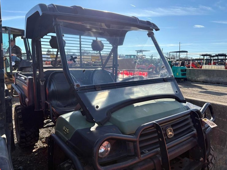 john-deere-825-image-2