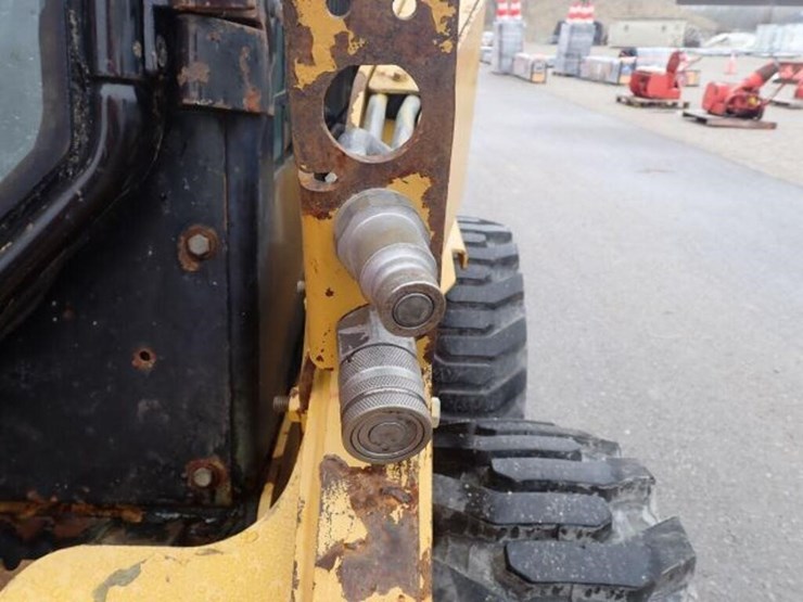 2010-caterpillar-232b-image-31