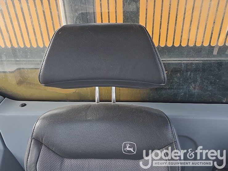 2022-deere-260e-image-118