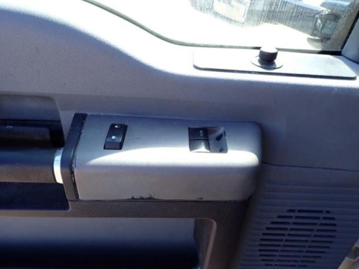 2016-ford-f550-xlt-image-17