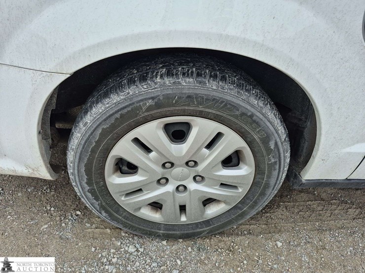 2020-dodge-grand-caravan-sxt-image-24