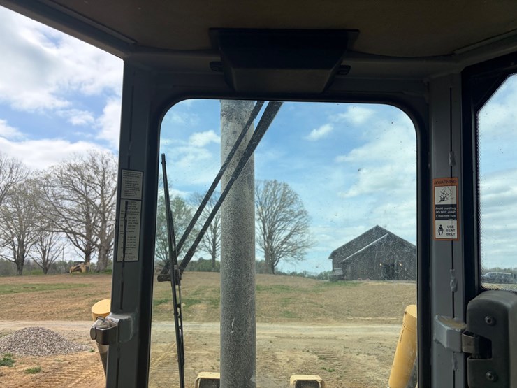 deere-750c-lt-image-31