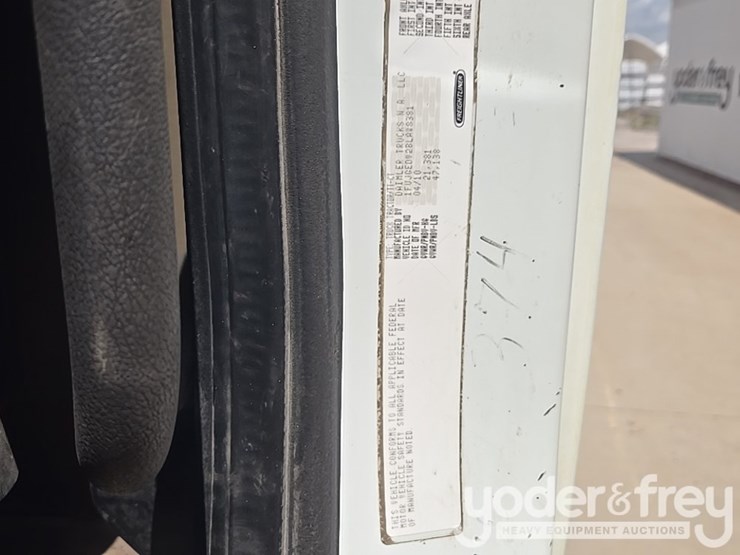 2011-freightliner-cascadia-125-image-102