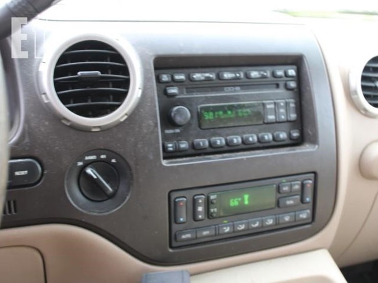 2004-ford-expedition-image-11