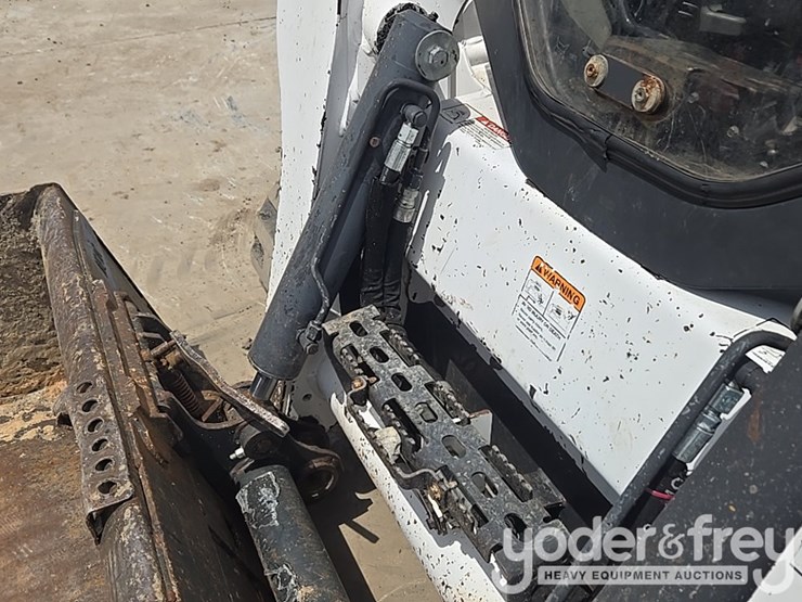 2021-bobcat-t740-image-28