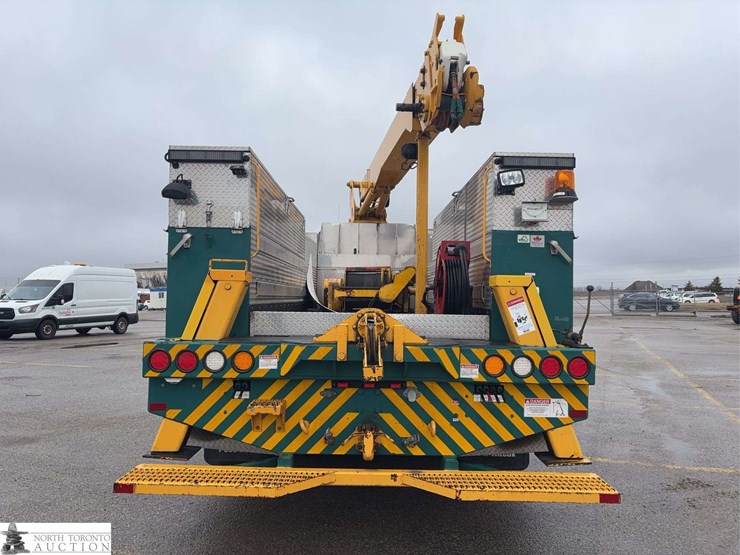 2012-freightliner-m2-106-image-5