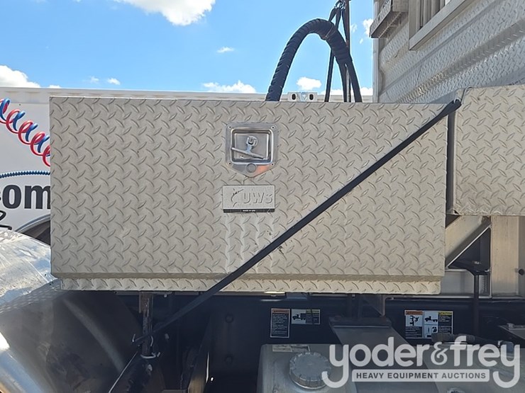 2014-kenworth-t880-image-56