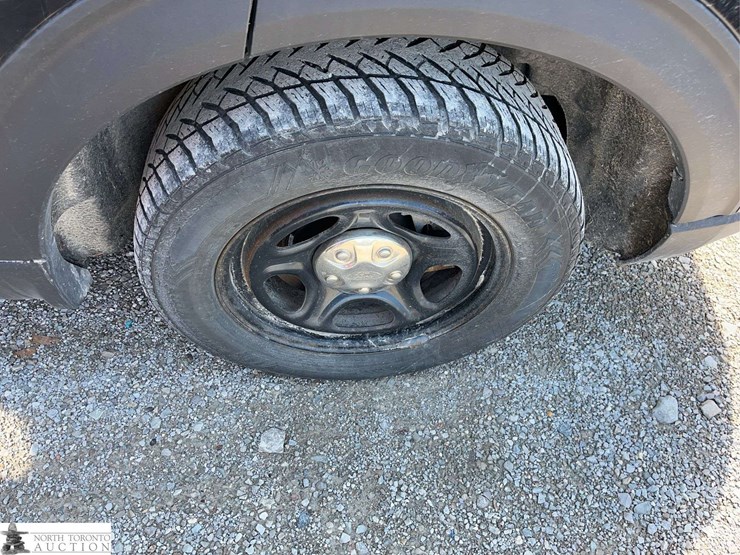 2020-ford-explorer-image-21