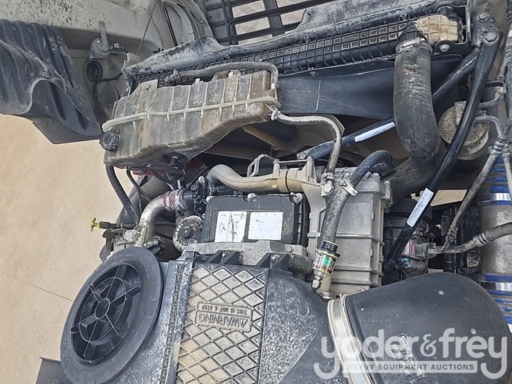 2011-freightliner-cascadia-125-image-68