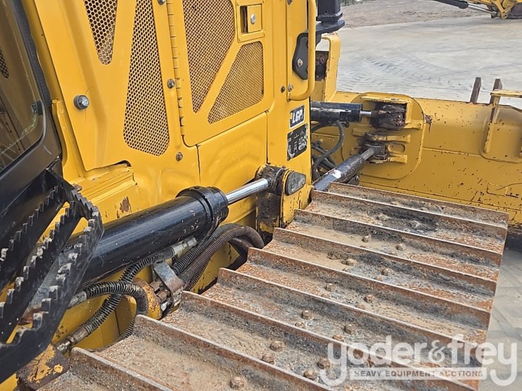 2021-caterpillar-d1-image-33