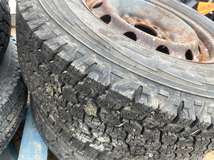 #3927-•-(6)-spare-rims-and-tires-image-4