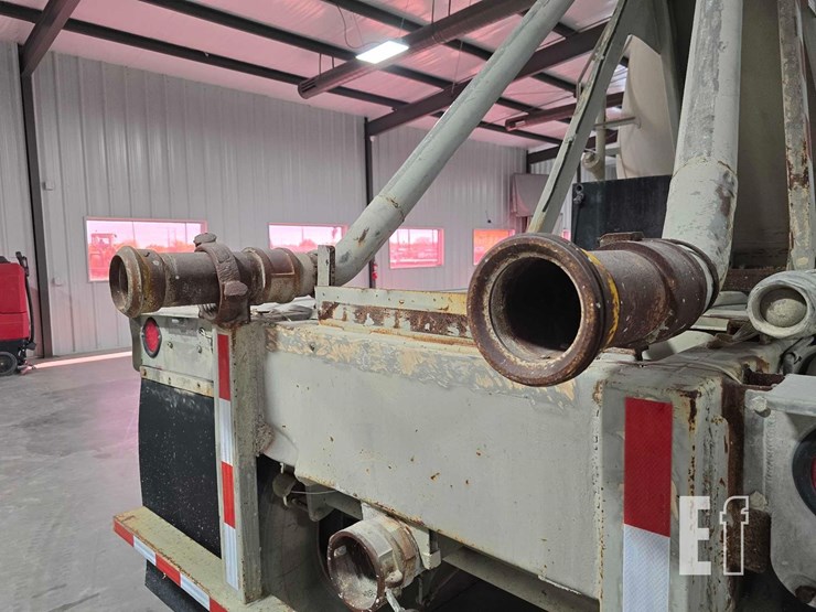 40-foot-pneumatic-tank-trailer-image-14