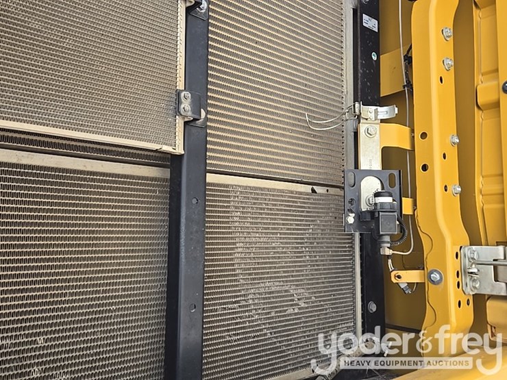 2019-caterpillar-336-image-57