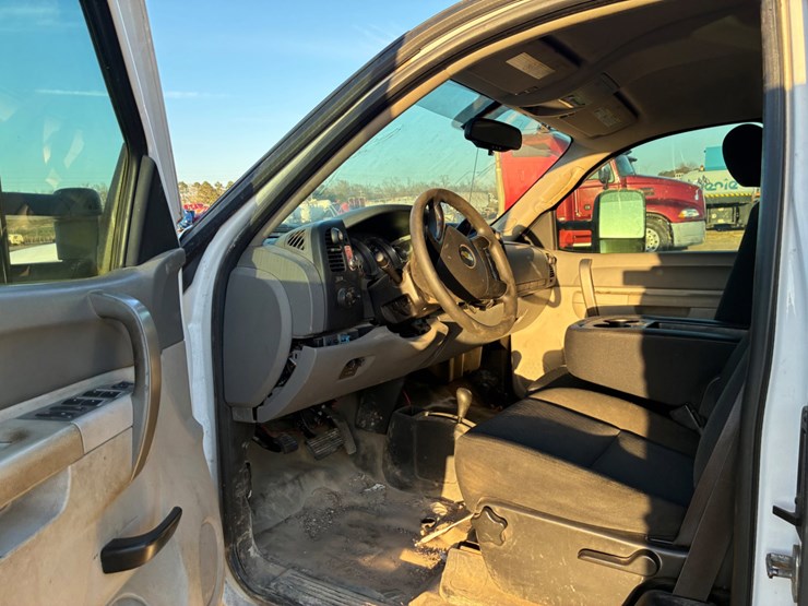 2013-chevrolet-2500-image-7