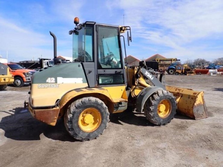 2014-deere-324j-image-5