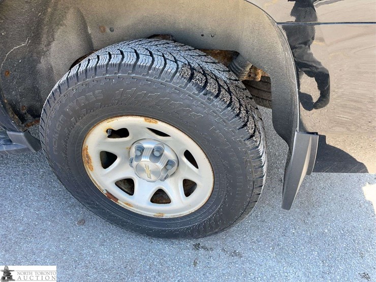 2019-chevrolet-suburban-image-25