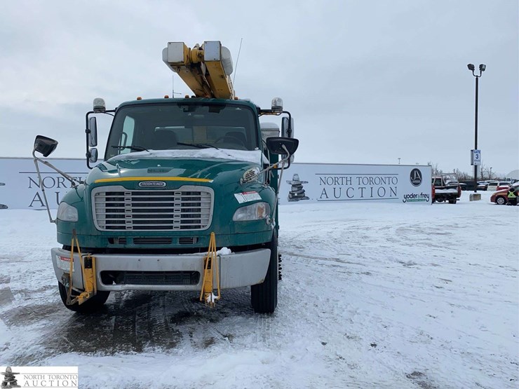 2011-freightliner-m2-106-image-2