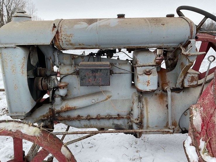 fordson-with-mounted-plow-image-22