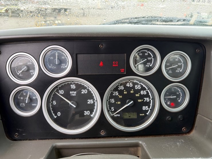 2007-sterling-at9500-image-21