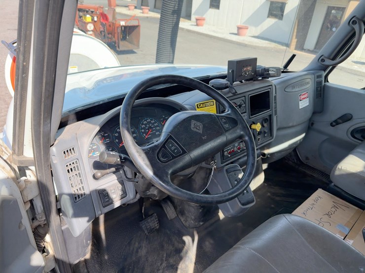 2006-international-7400-image-27