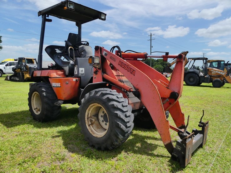 2012-kubota-r520s-image-2