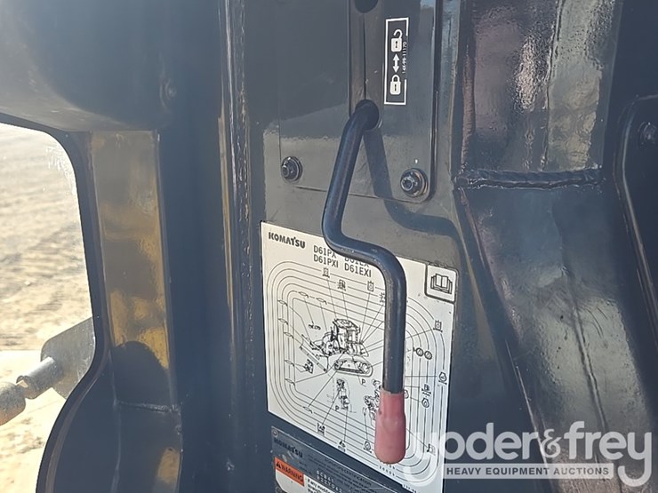 2023-komatsu-d61px-24-image-77