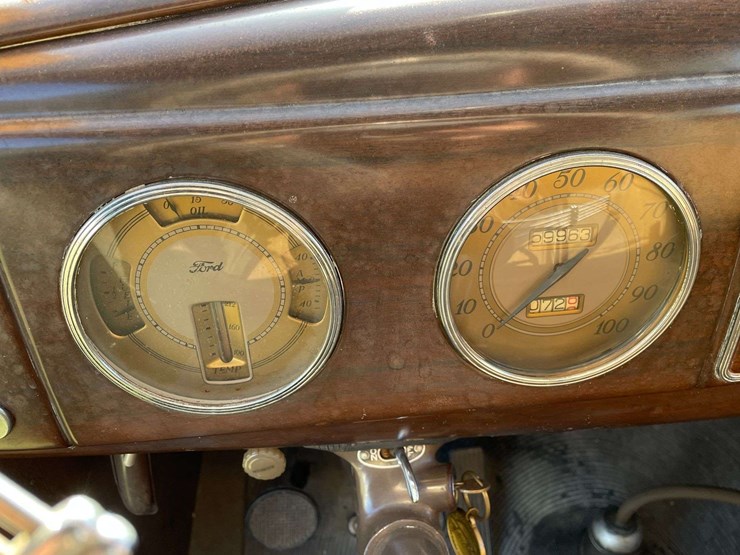 1938-ford-two-door-deluxe-sedan---original-car!-image-64