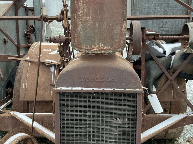 fordson-with-mounted-gleaner-combine-image-44