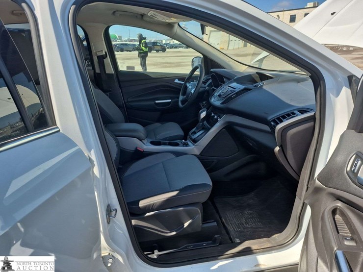 2016-ford-escape-image-28