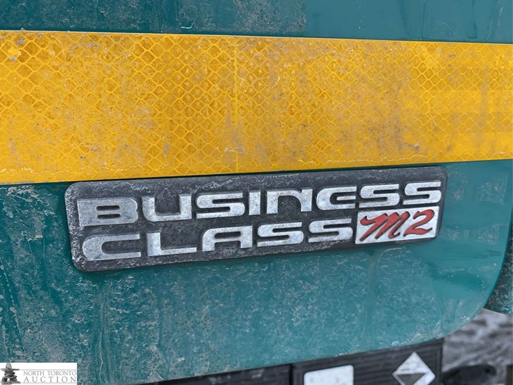 2011-freightliner-m2-106-image-47