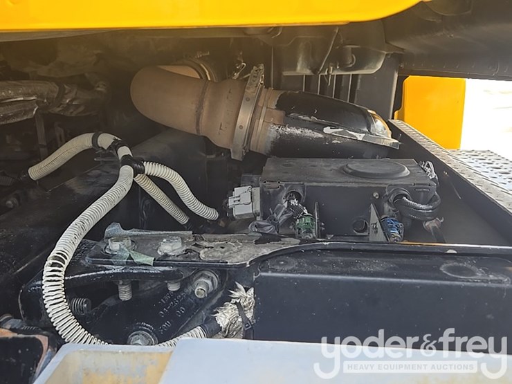 2012-freightliner-cascadia-125-image-29