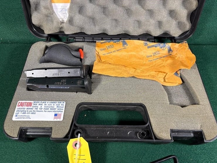 smith-&-wesson-m&p-40---40-s&w-pistol-image-3