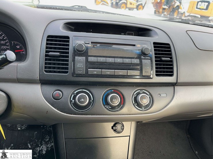 non-operable-2005-toyota-camry-4dr-sedan-image-15