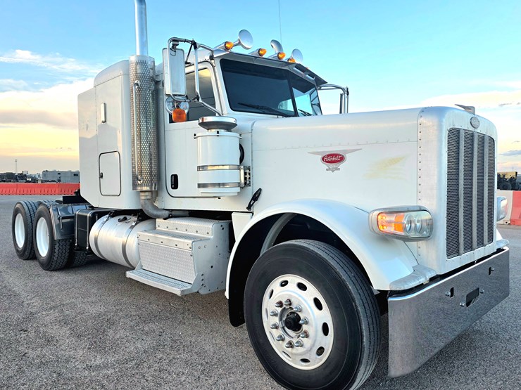 2012-peterbilt-388-image-3