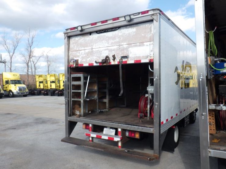 2014-isuzu-npr-hd-image-6