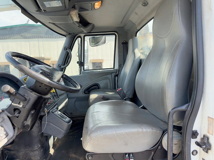 2006-international-7400-image-25