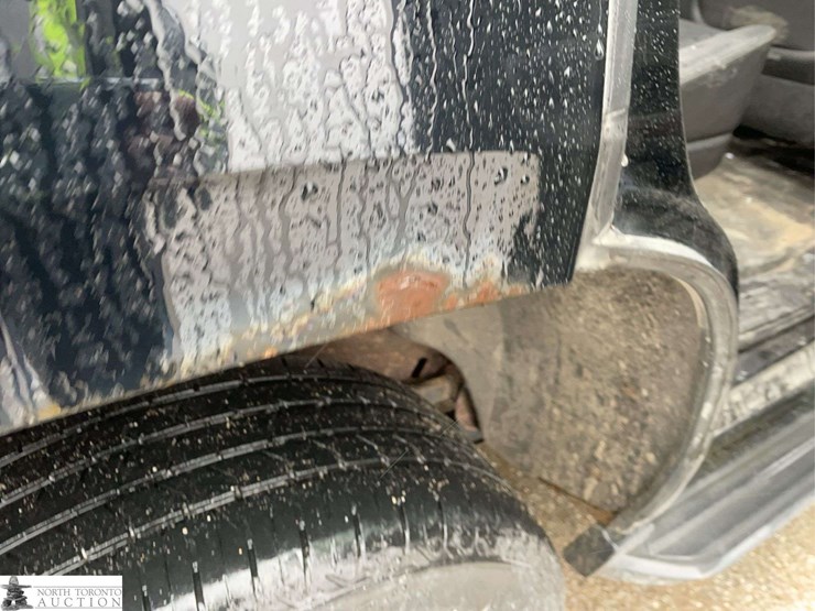 2015-chevrolet-tahoe-image-31