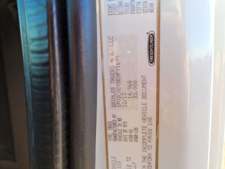 2014-freightliner-m2-106-image-27