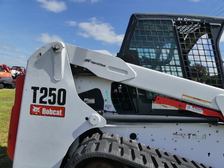 2008-bobcat-t250-image-8