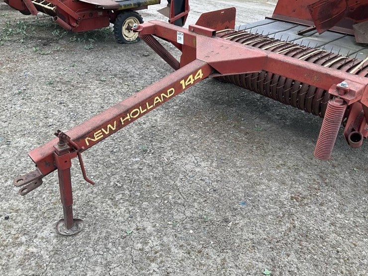 new-holand-144-pull-hay-turner-image-11