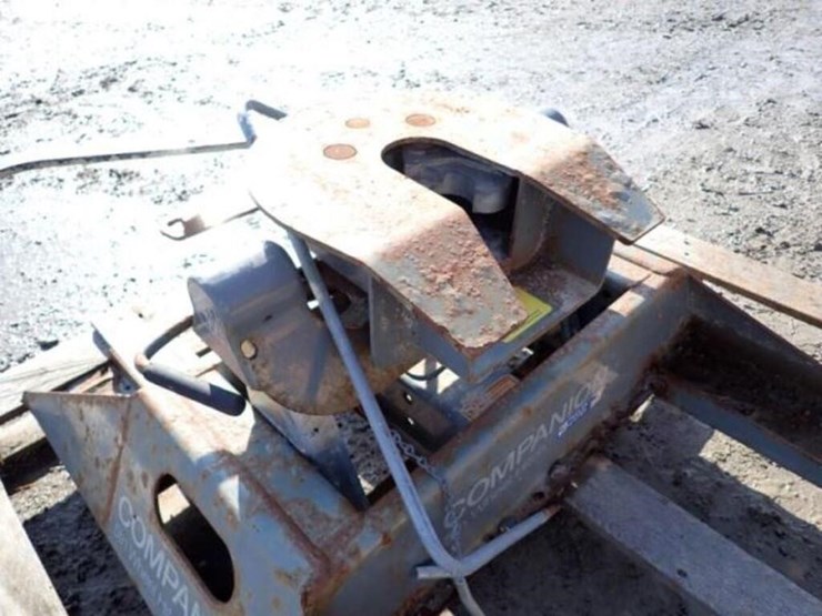 b&w-companion-5th-wheel-image-6